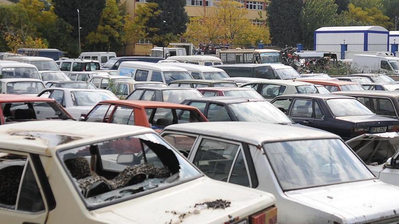 25 yaş üzeri arabası olanlar dikkat! Hurda teşvikinde son dakika...
