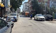Kaldırıma çıkan otomobil yayalara çarptı: 2 yaralı
