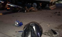 Motosiklet ile kamyonet çarpıştı: 1 ölü, 1 yaralı