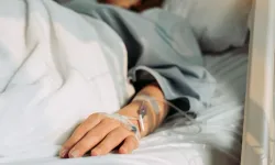 1,5 ay önce kanser teşhisi konulan anne yaşamını yitirdi