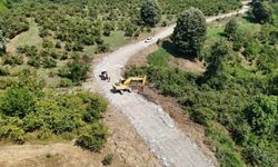Erenler'de kırsal mahallelerde üstyapı ve yol çalışmaları sürüyor