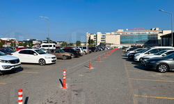 Sonunda hastane otoparkına düzen geldi… Duba ile çözüldü