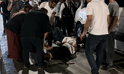 Minibüs ile motosiklet çarpıştı! İki genç yaralandı