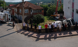 Beton mikseri devrildi! Sürücü yaralandı