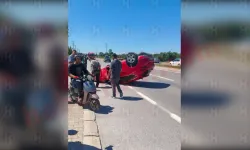 Çarpışan iki otomobil takla attı