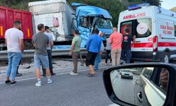 Devebağıtan'da iki tır çarpıştı... Trafik durma noktasına geldi