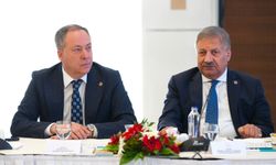 Türkiye Yüzyılı Maarif Modeli masaya yatırıldı... Kaya, Sakarya'nın eğitim yatırımlarını da ele aldı