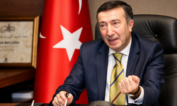 "AK Parti'yi millet kurdu, biz tabelalarını astık"