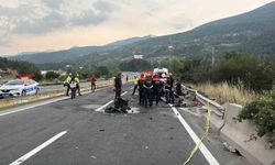 D-100'de iki otomobil kafa kafaya çarpıştı: 1 ölü, 2 yaralı
