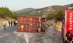 Pamukova -İznik yolunda tırlar çarpıştı... 1 yaralı
