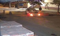 Dikkatsizlik pahalıya patladı, otomobiliyle çukura girdi