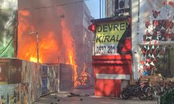 Konteynerdeki yangın iki işletmeye sıçradı: Mahalleli sokağa döküldü