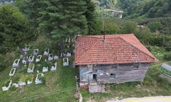 Akyazı’da 78 yıllık ahşap cami zamana direniyor!