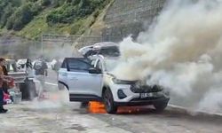 Seyir halindeki cip Bolu Dağı Tüneli girişinde alev topuna döndü