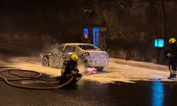 Bolu Dağı Tüneli trafiğe kapatıldı... Otomobil alev alev yandı