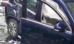 Bahçe duvarını yıkarak eve çarpan otomobilin sürücüsü yaralandı