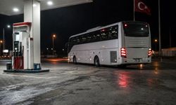 Tuvalet molasında otobüs gitti… Yolcu petrolde kaldı