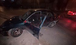 Alkollü sürücü kaldırımdaki anne ve 2 çocuğa çarptı