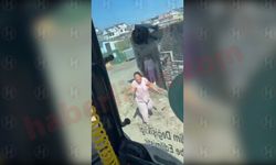 İş makinesi taş yağmuruna tuttu...Evinin önündeki beton sökülünce deliye döndü
