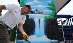 Sakarya’nın duvarlarını da “Bob Ross” renklendiriyor
