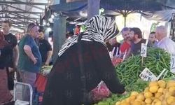 Pazarcıların etiket kavgası... "Fiyatı nasıl düşürürsün?" diyerek esnafa saldırdı