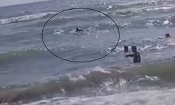 Dalgalara kapılan 2 kişi kurtarıldı, 14 yaşındaki çocuk boğuldu