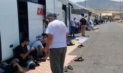 Filistin konvoyu Irak sınırında durduruldu
