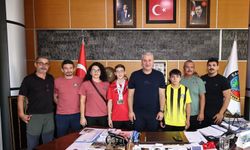 Serdivan Belediye Başkanı Osman Çelik başarılı sporcuları ödüllendirdi