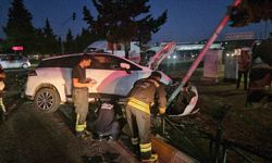 İki araç kafa kafaya çarpıştı: 6 yaralı