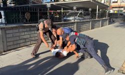 iinşaatta başlayan kavga polis merkezi önünde devam etti