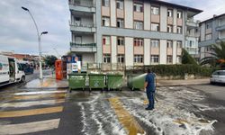 Serdivan’da cadde ve kaldırımlarda temizlik mesaisi