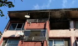 4 katlı apartmanda yangın paniği...Alevler pencerelerden yükseldi