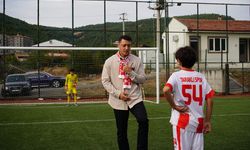 Mesut Özil'den gençlere futbol akademisi müjdesi