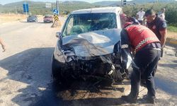 Otomobil ile SUV araç çarpıştı...2'si çocuk 6 yaralı