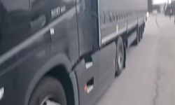 Karasulu tır sürücüsü şans eseri hayatta kaldı