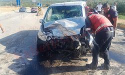 Kafa kafaya çarpıştılar...Çocuk araçtan fırladı: 6 yaralı