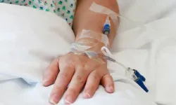 Genç anne kansere yenildi... 2 çocuk annesiydi