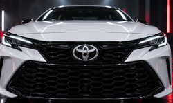 Toyota'nın peynir ekmek gibi satan modeline büyük indirim! Eylül fiyatı 630 bin TL geriledi