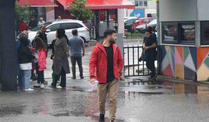 Sınava koşarak son dakikada yetiştiler