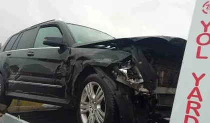 Otoyolda 3 araç birbirine girdi, otomobil su kanalına uçtu: 6 yaralı