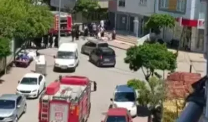 Binanın kömürlüğü alev alev yandı