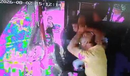 Otobüs şoförüne saldırı anı kameraya yansıdı