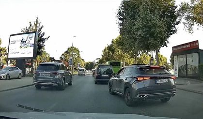 Trafiğin yoğunluğuna aldırmadan makas attı