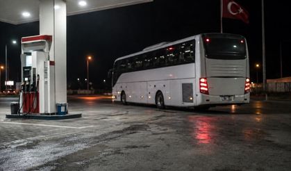 Tuvalet molasında otobüs gitti… Yolcu petrolde kaldı