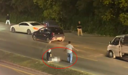 TEK yokuşunda duraktaki kadına otomobil çarptı... Ambulansta kalp masajı yapıldı