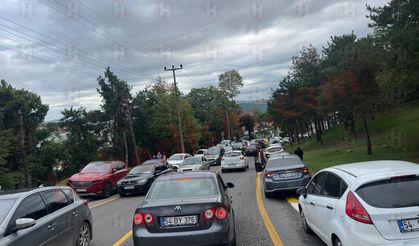 Okullar açıldı, Sakarya’da trafik felç oldu