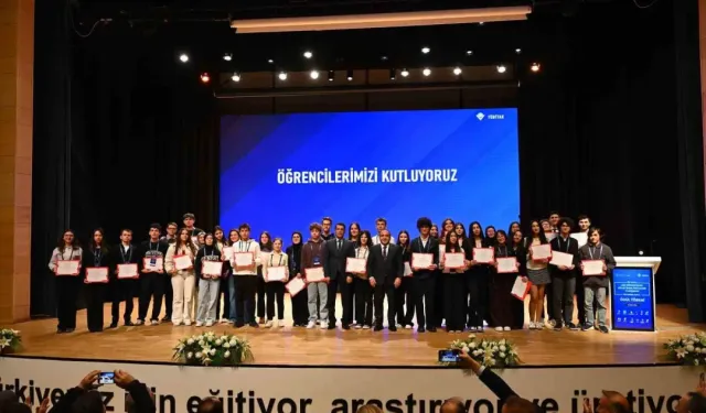Genç bilim insanları projelerini yarıştırdı