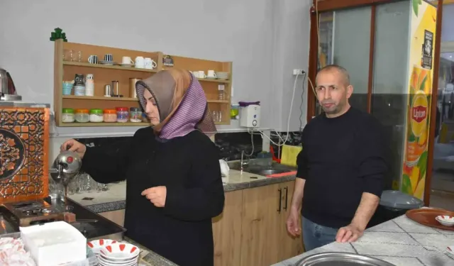 Karı koca 15 yıldır çay ocağı işletiyorlar
