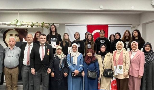 Kahramanları kitaplaştıran yazarlar öğrencilerle buluştu 