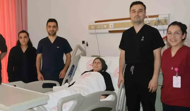 Meme kanseri olan hasta 5 saat süren mikro operasyonda kendi dokusuyla hayata tutundu